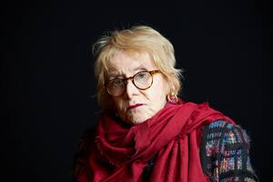 Seriedad: Helena Tritek posa para la lente con el mismo compromiso con el que aborda sus materiales escénicos