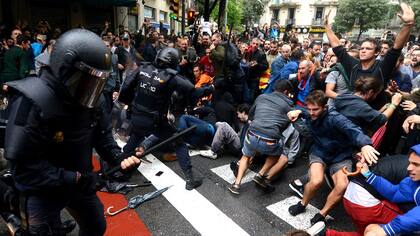 Cataluña: la tensión de las calles se mete en las aulas y provoca roces entre padres y maestros