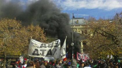 Serios incidentes en la legislatura provincial.
