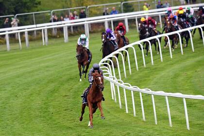 Serpentine tomó grandes ventajas desde la curva y ganó el Epsom Derby