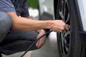 Cómo saber cuánto aire necesitan los neumáticos del auto