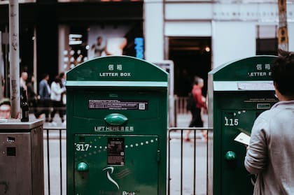 Servicio de correos o entregas operarán de forma regular para recoger productos. Foto: unsplash