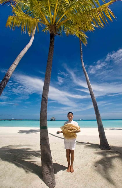 Servicio de toallas en la playa del islote Lankanfushi.