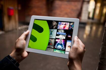Servicios como Spotify se posiciona como una alternativa para tener la lista de temas desde cualquier equipo con acceso a Internet