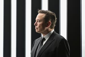 Investigan una posible arma rusa que buscaría atacar la red de satélites de Elon Musk