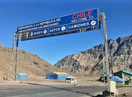 Sesenta pasajeros mendocinos quedaron varados en Chile tras el robo de su documentación y dinero