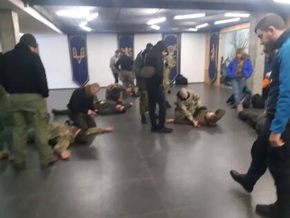 Sesión de entrenamiento de civiles en Kiev