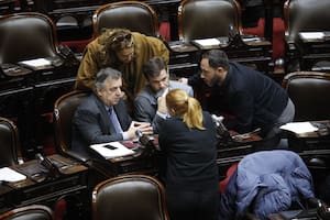 La insólita alusión de Mario Negri que sorprendió a Sergio Massa en el palco: "Lo único que falta es que traigan al candidato"