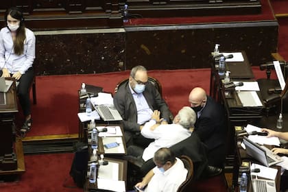 Parte de la banca de Juntos por el Cambios presentes en el recinto