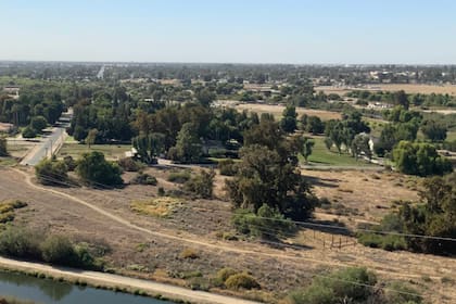 Seven Oaks, Stockdale Estates y Westchester figuran entre los barrios destacados