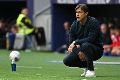 Sevilla es el sexto club que dirige Matías Almeyda, que comenzó la carrera como entrenador en River