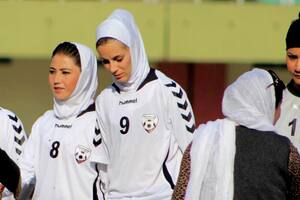 Fútbol femenino. Huyó del régimen talibán y se convirtió en emblema de la selección afgana