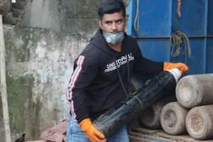 India: un hombre vendió su camioneta para comprar tubos de oxígeno