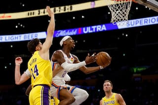 Shai Gilgeous-Alexander guía al Thunder a fácil triunfo por 123-87 ante Lakers diezmados