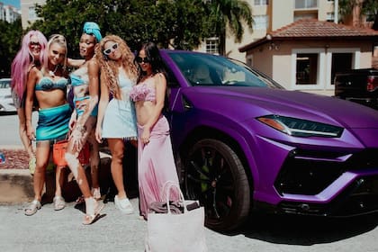 Shakira anunció que regalará el auto que usó en su videoclip "Soltera"