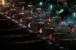 Shakira atrae a 2 millones en su concierto en la playa Copacabana de Brasil