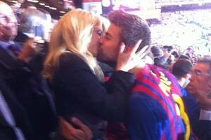 El mejor premio para Piqué: un beso de Shakira
