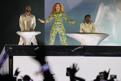 Shakira cantó frente a 2 millones de personas en Rio de Janeiro