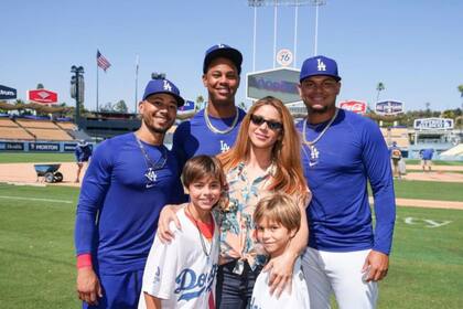 Shakira fue a un partido de béisbol con sus hijos en Los Ángeles