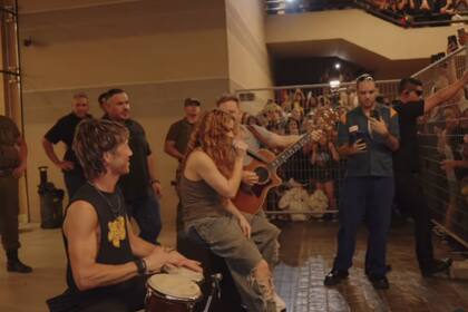 Shakira interpretó "Antología" afuera del hotel (Foto: Instagram @shakira)