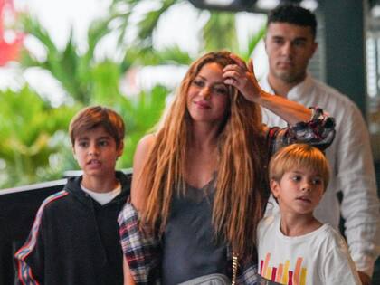 Shakira junto con sus hijos, Sasha y Milan, en Miami
