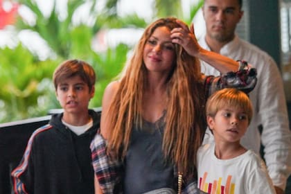 Shakira viajó a Barcelona junto a sus hijos