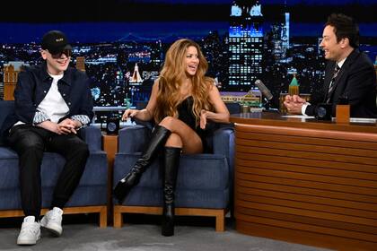 Shakira y Bizarrap junto con Jimmy Fallon, en el popular late show que el conductor lidera en la cadena estadounidense NBC