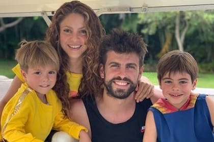 Shakira y Piqué junto a sus hijos