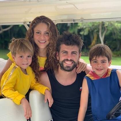 Shakira y Piqué junto con sus hijos, Milán, de nueve años, y Sasha, de siete