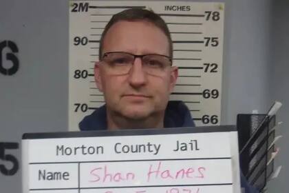 Shan Hanes es un exejecutivo bancario que cayó en una estafa y tomó más de 45 millones de dólares del banco en el que trabajaba para invertirlos en una supuesta billetera cripto