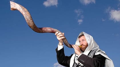 El Rosh Hashaná o año nuevo judío se inaugura con 100 toques del shofar. 