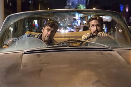 Shane Black, Ryan Gosling y Russell Crowe durante el rodaje