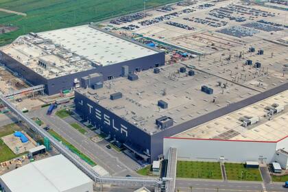 SHANGHAI
, CHINA - JULY 11 2021: An aerial view of Tesla Gigafactory Three in Shanghai, China Sunday, July 11, 2021. (Photo credit should read Feature China/Barcroft Media via Getty Images)