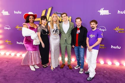 Shanica Knowles, Anna Maria Perez de Tagle, Miley Cyrus, Cody Linley, Jason Earles y Moises Arias en la premiere