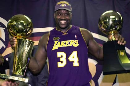 Shaquille O´Neall, con los Lakers, se quedó con el tricampeonato en el comienzo del siglo; para muchos es el pivote más dominante de la historia