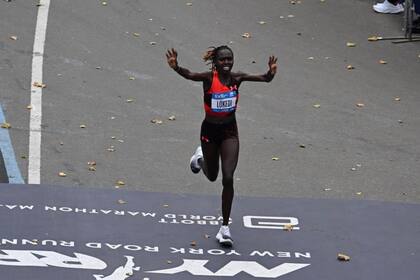 Sharon Lokedi se impuso en la carrera femenina del domingo 6 de noviembre