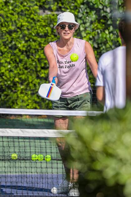 Sharon Stone juega Pickleball en un parque de Beverly Hills