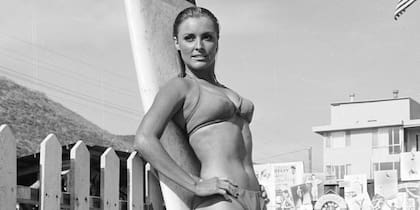 Sharon Tate en la película No hagan olas