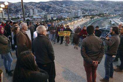 Sharp dice ver la política como un hecho colectivo y lejos de los liderazgos unívocos