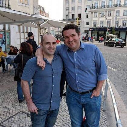 Shaul (izquierda) era, según su hermano Francis, "la persona más saludable" que él había conocido