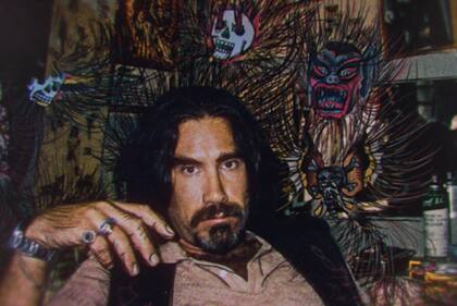 Shaw en Nueva York en los años 80, en su salón de tatuaje