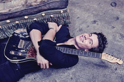 Shawn Mendes en la producción de fotos para Rolling Stone. El artista canadiense se presentará el 6 de diciembre en el Buenos Aires Arena, ubicado en Villa Crespo