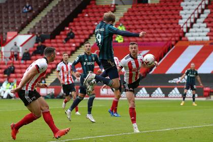 El cabezazo de Patrick Bamford para la victoria de Leeds REUTERS / Alex Livesey