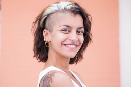 Con rastar, rapado o con trenzas; no temerle al cambio es la actitud.