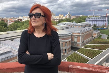 Sheila Cremaschi en Madrid. Licenciada en Historia por la Universidad Nacional de Cuyo. Dirigió el Café Mozart y fue directora de Comunicación del Teatro Cervantes. Directora del Hay Festival de Segovia