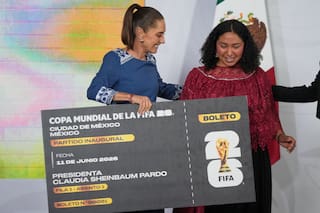 Sheinbaum cede su boleto del partido inaugural del Mundial a joven jugadora indígena