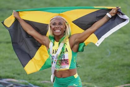 Shelly-Ann Fraser-Pryce, la velocista jamaiquina estrella, luego de imponerse en los 100 metros