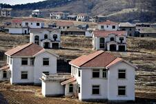 La historia que esconden las ciudades fantasmas en las que las casas de lujo fueron abandonadas