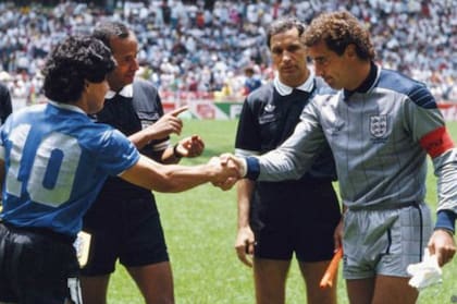 Diego Maradona y Peter Shilton en México 1986, antes de Argentina-Inglaterra.