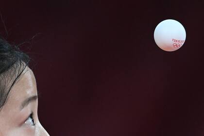 Shin Yu-bin, de Corea del Sur, en los octavos de final por equipos de mujeres, en tenis de mesa
